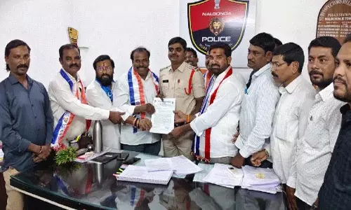 Nallagonda BC छात्र संघ ने सीएम रेवंत रेड्डी के खिलाफ शिकायत दर्ज कराई।