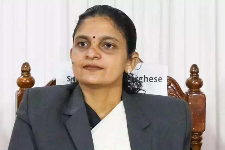 Kerala : जिस जज के फैसले से दिलीप को रिहाई मिली हनी वर्गीज कौन हैं Kerala : जिस जज के फैसले से दिलीप को रिहाई मिली हनी वर्गीज कौन हैं