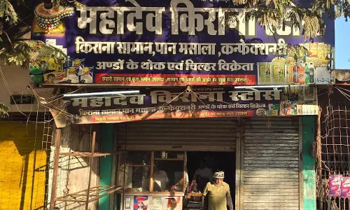 CG: महादेव किराना स्टोर में दूसरी बार बड़ी चोरी, CCTV में कैद हुआ चोर CG: महादेव किराना स्टोर में दूसरी बार बड़ी चोरी, CCTV में कैद हुआ चोर