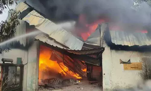 Jagatpur में पॉलीथीन फैक्ट्री में भीषण आग, करोड़ों की संपत्ति जलकर खाक