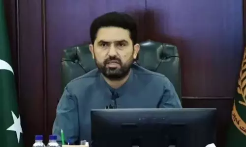 KP CM ने पेशावर रैली में पाकिस्तानी सेना की आलोचना की।