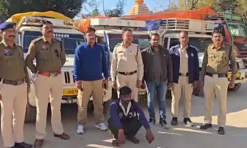 धान कोचियों पर कड़ा प्रहार, झारखंड से छत्तीसगढ़ लाए गए 380 बोरी अवैध धान जब्त