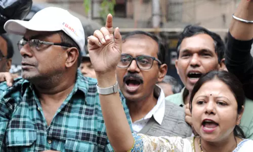 ECI के दबाव में बंगाल सरकार ने BLO के मेहनताना की पहली किश्त जारी की ECI के दबाव में बंगाल सरकार ने BLO के मेहनताना की पहली किश्त जारी की