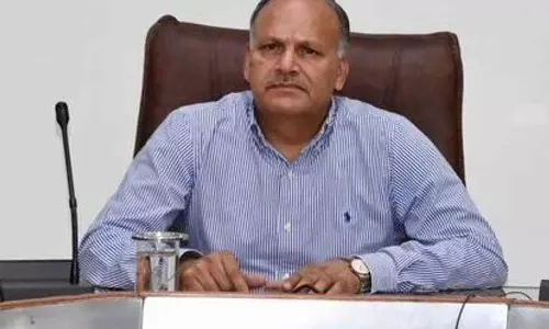पंचकूला में BLOs ने मौजूदा वोटरों का 2002 के रिकॉर्ड से मिलान करने के लिए घर-घर जाकर वेरिफिकेशन शुरू पंचकूला में BLOs ने मौजूदा वोटरों का 2002 के रिकॉर्ड से मिलान करने के लिए घर-घर जाकर वेरिफिकेशन शुरू