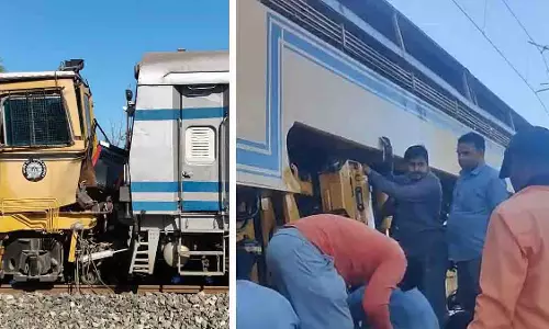 Neemuch में रेलवे ट्रैक मशीन का इंजन पावर वैगन से टकराया, कर्मचारी घायल Neemuch में रेलवे ट्रैक मशीन का इंजन पावर वैगन से टकराया, कर्मचारी घायल