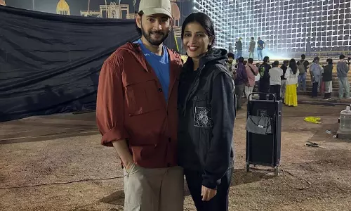 Shruti Haasan ने क्रिसमस की खुशी साझा की, ब्लैक क्रिसमस ट्री सजाया