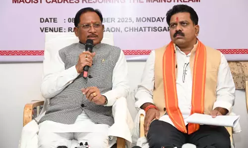 नक्सलवाद पर बड़ी चोट: 1 करोड़ 05 लाख का इनामी रामधेर मज्जी समेत 12 नक्सली आत्मसमर्पण