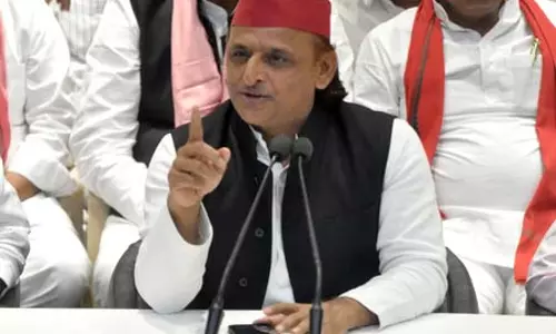 घोसी में मतदाता सूची बदलने का आरोप, सपा ने मुख्य निर्वाचन अधिकारी को सौंपा ज्ञापन