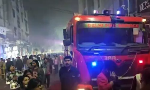मार्केट में भीषण आग, फायर ब्रिगेड की चार गाड़ियों ने किया प्रयास