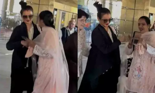 Rekha ने मुंबई एयरपोर्ट पर सेल्फी मांग रही महिला फैन को धक्का देकर भगाया Rekha ने मुंबई एयरपोर्ट पर सेल्फी मांग रही महिला फैन को धक्का देकर भगाया