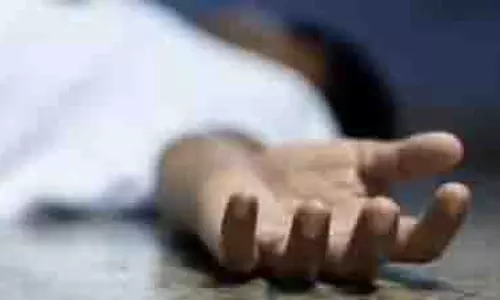 चार वर्षीय छात्र की स्कूल में गर्म सांभर में गिरने से दर्दनाक मृत्यु चार वर्षीय छात्र की स्कूल में गर्म सांभर में गिरने से दर्दनाक मृत्यु