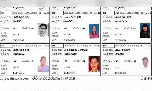 Voter List में एक वोटर का नाम तीन बार दोहराया गया। Voter List में एक वोटर का नाम तीन बार दोहराया गया।