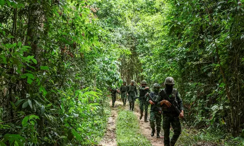 Thailand ने कंबोडियाई गोलाबारी के बाद हवाई हमला किया, शांति समझौता खतरे में