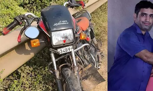 स्कूल जाते समय डंपर की चपेट में आने से Primary Teacher की मौत हो गई।