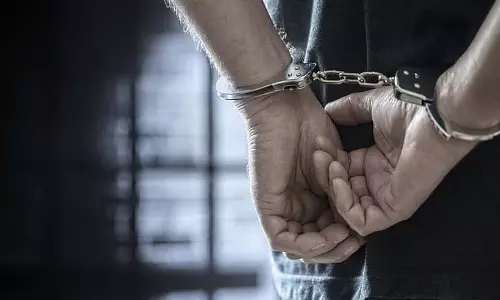 Kharagpur पुलिस ने यूथ एडिटर बोर्ड और हथियार के साथ एक व्यक्ति को गिरफ्तार किया