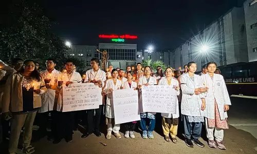 PG कोटे में कटौती का विरोध: छत्तीसगढ़ के MBBS छात्रों का काली पट्टी बांधकर प्रदर्शन