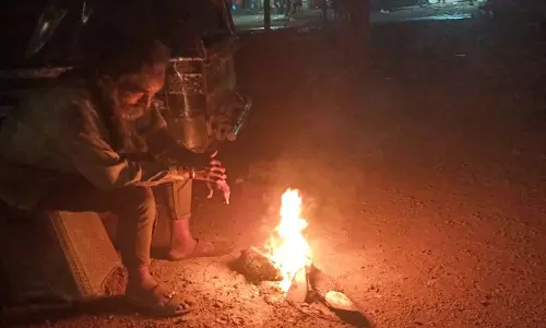 रायपुर नगर निगम की बड़ी पहल, सार्वजनिक स्थलों पर अलाव की दिलाई नियमित व्यवस्था रायपुर नगर निगम की बड़ी पहल, सार्वजनिक स्थलों पर अलाव की दिलाई नियमित व्यवस्था