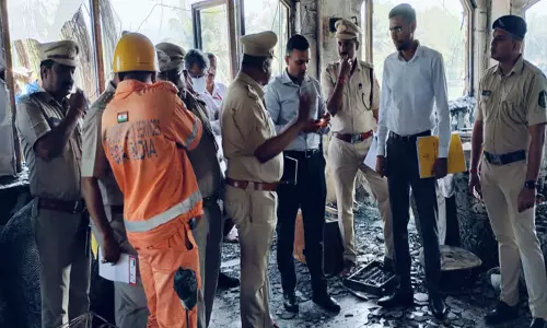 Goa Club Fire: जांच समिति ने क्षतिग्रस्त स्थल का दौरा किया Goa Club Fire: जांच समिति ने क्षतिग्रस्त स्थल का दौरा किया