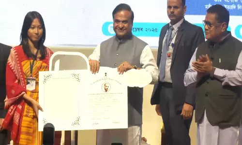 असम CM ने डॉ. बनिकंता काकाती मेरिट पुरस्कार के तहत छात्रों को स्कूटर प्रदान किए असम CM ने डॉ. बनिकंता काकाती मेरिट पुरस्कार के तहत छात्रों को स्कूटर प्रदान किए