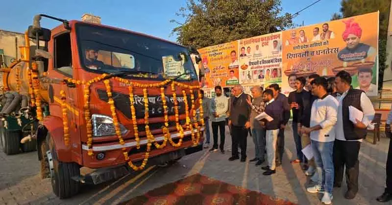 Hisar , Adampur को नई जेटिंग मशीनें मिलीं Hisar , Adampur को नई जेटिंग मशीनें मिलीं