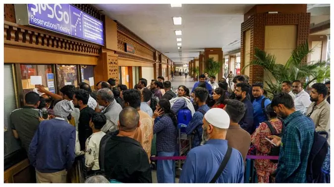 IndiGo:आखिर कब थमेगा इंडिगो का संकट? आज 400 से ज्यादा फ्लाइट्स कैंसिल, एयरपोर्ट्स पर परेशान और कनफ्यूज दिखे यात्री IndiGo:आखिर कब थमेगा इंडिगो का संकट? आज 400 से ज्यादा फ्लाइट्स कैंसिल, एयरपोर्ट्स पर परेशान और कनफ्यूज दिखे यात्री