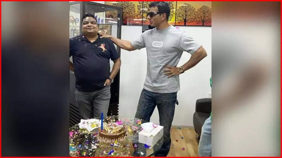 970 करोड़ ठगे…ऐसे जीता भरोसा, फेमस एक्टर से लेकर द ग्रेट खली तक हुए इस्तेमाल 970 करोड़ ठगे…ऐसे जीता भरोसा, फेमस एक्टर से लेकर द ग्रेट खली तक हुए इस्तेमाल