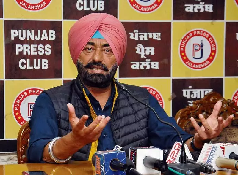 Sukhpal Khaira ने पुलिस के खिलाफ शिकायत पर चुनाव आयोग की चुप्पी की आलोचना की Sukhpal Khaira ने पुलिस के खिलाफ शिकायत पर चुनाव आयोग की चुप्पी की आलोचना की