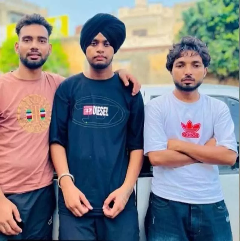 Raikot-Mullanpur हाईवे पर मोटरसाइकिल और ट्रैक्टर-ट्रॉली की टक्कर में बरनाला के 3 युवकों की मौत Raikot-Mullanpur हाईवे पर मोटरसाइकिल और ट्रैक्टर-ट्रॉली की टक्कर में बरनाला के 3 युवकों की मौत
