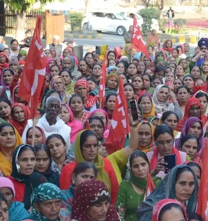 Haryana : करनाल में मिड-डे मील कर्मचारियों ने विरोध प्रदर्शन किया Haryana : करनाल में मिड-डे मील कर्मचारियों ने विरोध प्रदर्शन किया