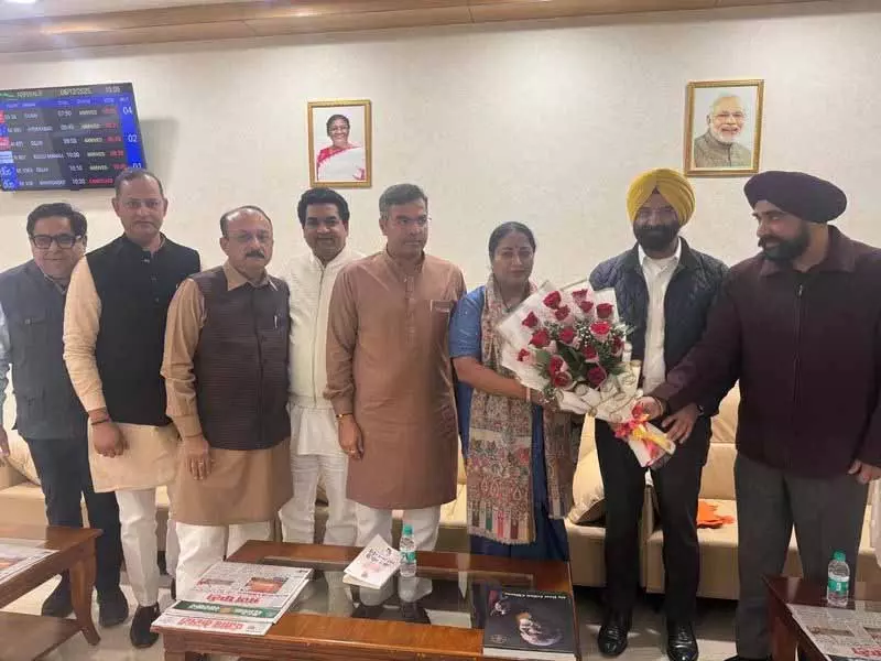 Delhi CM और कैबिनेट गोल्डन टेम्पल जाने के लिए अमृतसर रवाना हुए Delhi CM और कैबिनेट गोल्डन टेम्पल जाने के लिए अमृतसर रवाना हुए