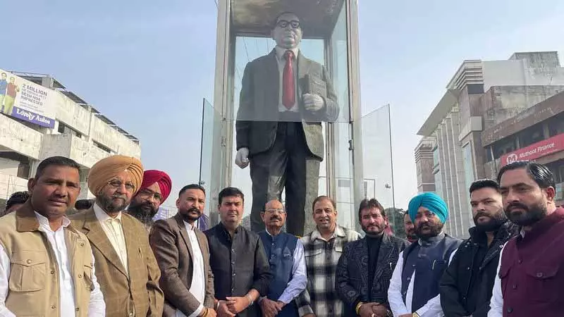 नेताओं ने Dr. B.R. Ambedkar की पुण्यतिथि पर उन्हें पुष्पांजलि अर्पित की नेताओं ने Dr. B.R. Ambedkar की पुण्यतिथि पर उन्हें पुष्पांजलि अर्पित की