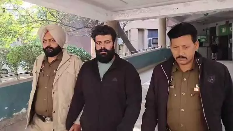 Jalandhar: धर्मांतरण के खिलाफ बोलने पर एक्टिविस्ट मिन्हास को गिरफ्तार किया गया Jalandhar: धर्मांतरण के खिलाफ बोलने पर एक्टिविस्ट मिन्हास को गिरफ्तार किया गया
