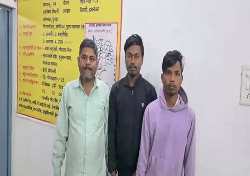 CG: सूने मकान से सोने-चांदी के जेवर चोरी, तीन आरोपी गिरफ्तार CG: सूने मकान से सोने-चांदी के जेवर चोरी, तीन आरोपी गिरफ्तार