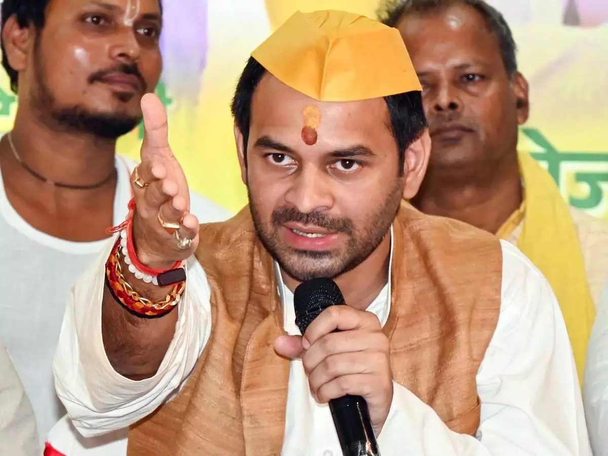 लालू प्रसाद यादव के बेटे तेज प्रताप यादव पर लगा गंभीर आरोप, जानें पूरा मामला लालू प्रसाद यादव के बेटे तेज प्रताप यादव पर लगा गंभीर आरोप, जानें पूरा मामला