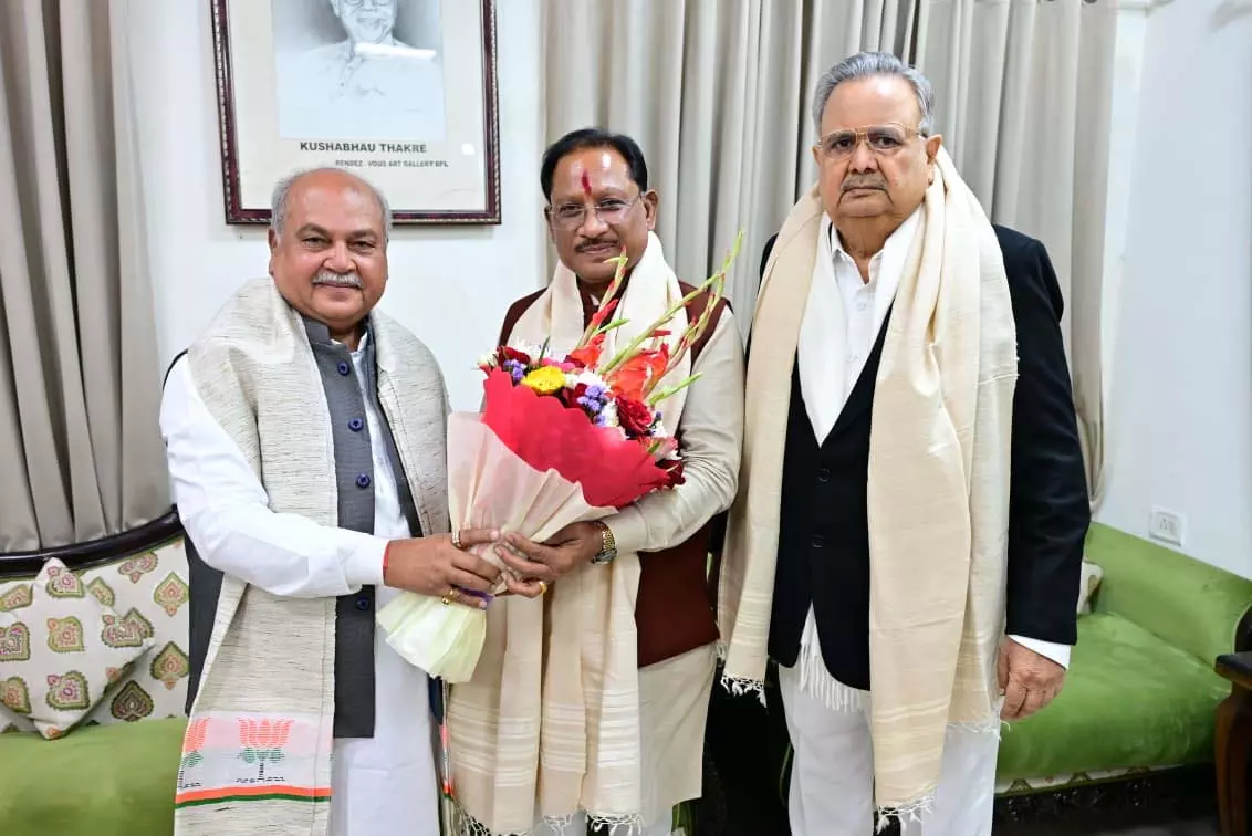 CM साय की अहम मुलाकात, मप्र विधानसभा अध्यक्ष तोमर से सौजन्य भेंट CM साय की अहम मुलाकात, मप्र विधानसभा अध्यक्ष तोमर से सौजन्य भेंट
