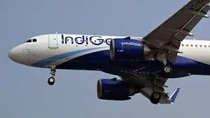भारी बिकवाली के दबाव के कारण IndiGo के शेयर की कीमतों में 8% की गिरावट भारी बिकवाली के दबाव के कारण IndiGo के शेयर की कीमतों में 8% की गिरावट