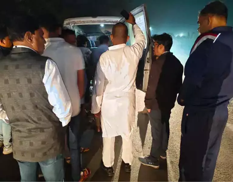 CG NEWS: सड़क हादसे में गंभीर रूप से घायल युवक की मौत, चालक फरार CG NEWS: सड़क हादसे में गंभीर रूप से घायल युवक की मौत, चालक फरार