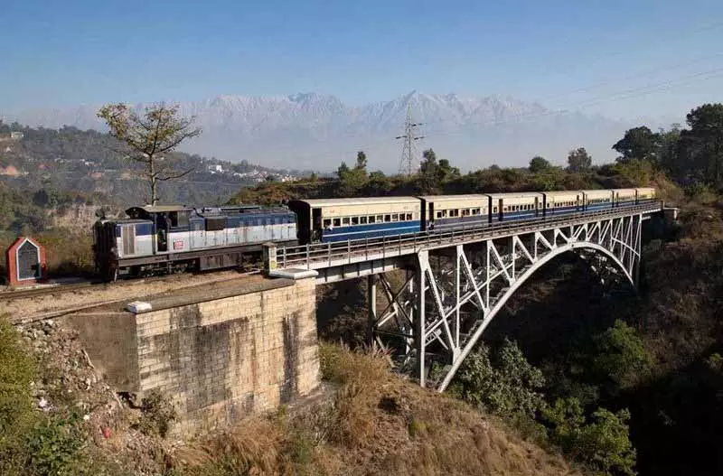 Pathankot-Jogindernagar रेल लाइन के कांगड़ा-बैजनाथ सेक्शन पर ट्रेन सेवाएं आंशिक रूप से बहाल कर दी गई Pathankot-Jogindernagar रेल लाइन के कांगड़ा-बैजनाथ सेक्शन पर ट्रेन सेवाएं आंशिक रूप से बहाल कर दी गई