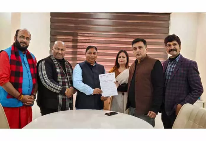 BTSM प्रतिनिधियों ने सत शर्मा को ज्ञापन सौंपा BTSM प्रतिनिधियों ने सत शर्मा को ज्ञापन सौंपा