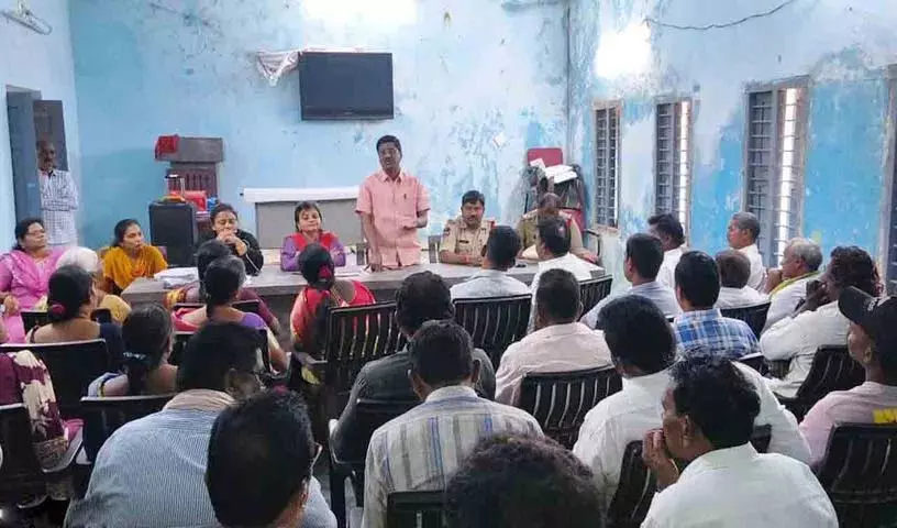 Sarpanch और वार्ड उम्मीदवारों को चुनाव नियमों के बारे में जानकारी दी गई। Sarpanch और वार्ड उम्मीदवारों को चुनाव नियमों के बारे में जानकारी दी गई।