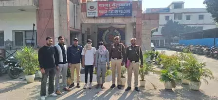पुलिस ने फोन लूट के दो आरोपियों को किया गिरफ्तार, काफी समय से थे फरार पुलिस ने फोन लूट के दो आरोपियों को किया गिरफ्तार, काफी समय से थे फरार