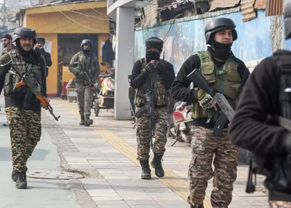 Srinagar में विदेशी नागरिकों के लिए नियमों के उल्लंघन पर मामले दर्ज Srinagar में विदेशी नागरिकों के लिए नियमों के उल्लंघन पर मामले दर्ज