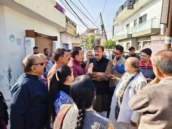 MLA ने जम्मू पश्चिम में विकास कार्यों की शुरुआत की MLA ने जम्मू पश्चिम में विकास कार्यों की शुरुआत की
