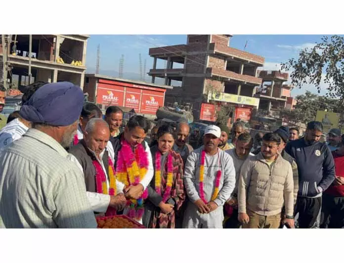 Pathania ने जनता को नया मोटर योग्य डबल लेन पुल समर्पित किया Pathania ने जनता को नया मोटर योग्य डबल लेन पुल समर्पित किया