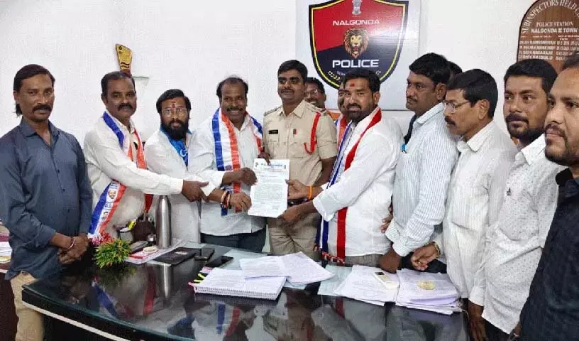 Nallagonda BC छात्र संघ ने सीएम रेवंत रेड्डी के खिलाफ शिकायत दर्ज कराई। Nallagonda BC छात्र संघ ने सीएम रेवंत रेड्डी के खिलाफ शिकायत दर्ज कराई।