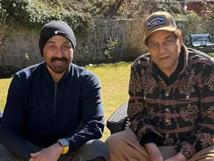 Sunny Deol ने धर्मेंद्र के 90वें जन्मदिन पर साझा किए यादगार पल Sunny Deol ने धर्मेंद्र के 90वें जन्मदिन पर साझा किए यादगार पल