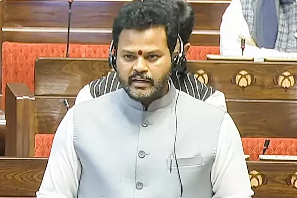 नागरिक उड्डयन मंत्री राम मोहन नायडू ने संसद में इंडिगो संकट पर जवाब दिया। नागरिक उड्डयन मंत्री राम मोहन नायडू ने संसद में इंडिगो संकट पर जवाब दिया।