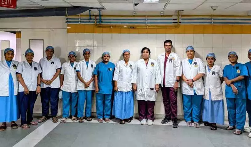 NIMS की नर्सों ने काम पर काले बैज पहनकर विरोध प्रदर्शन किया NIMS की नर्सों ने काम पर काले बैज पहनकर विरोध प्रदर्शन किया