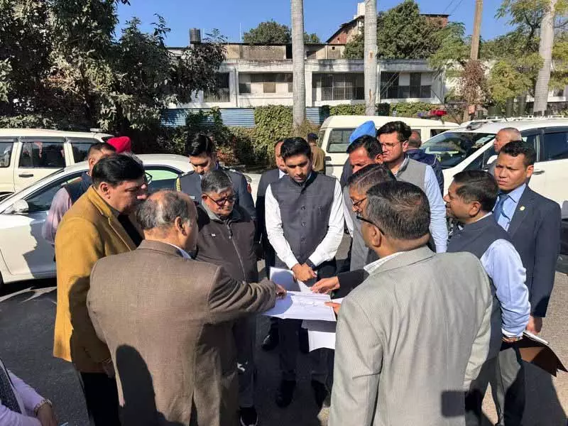 गवर्नर ने Chandigarh में विकास और आवास परियोजनाओं की समीक्षा की गवर्नर ने Chandigarh में विकास और आवास परियोजनाओं की समीक्षा की