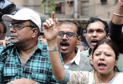 ECI के दबाव में बंगाल सरकार ने BLO के मेहनताना की पहली किश्त जारी की ECI के दबाव में बंगाल सरकार ने BLO के मेहनताना की पहली किश्त जारी की